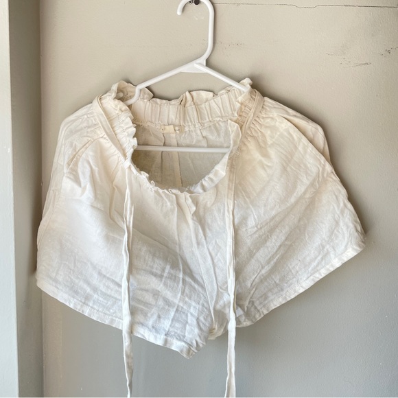 Selling this gorgeous Aeropostale cream linen belted shorts. - Picture 4 of 5